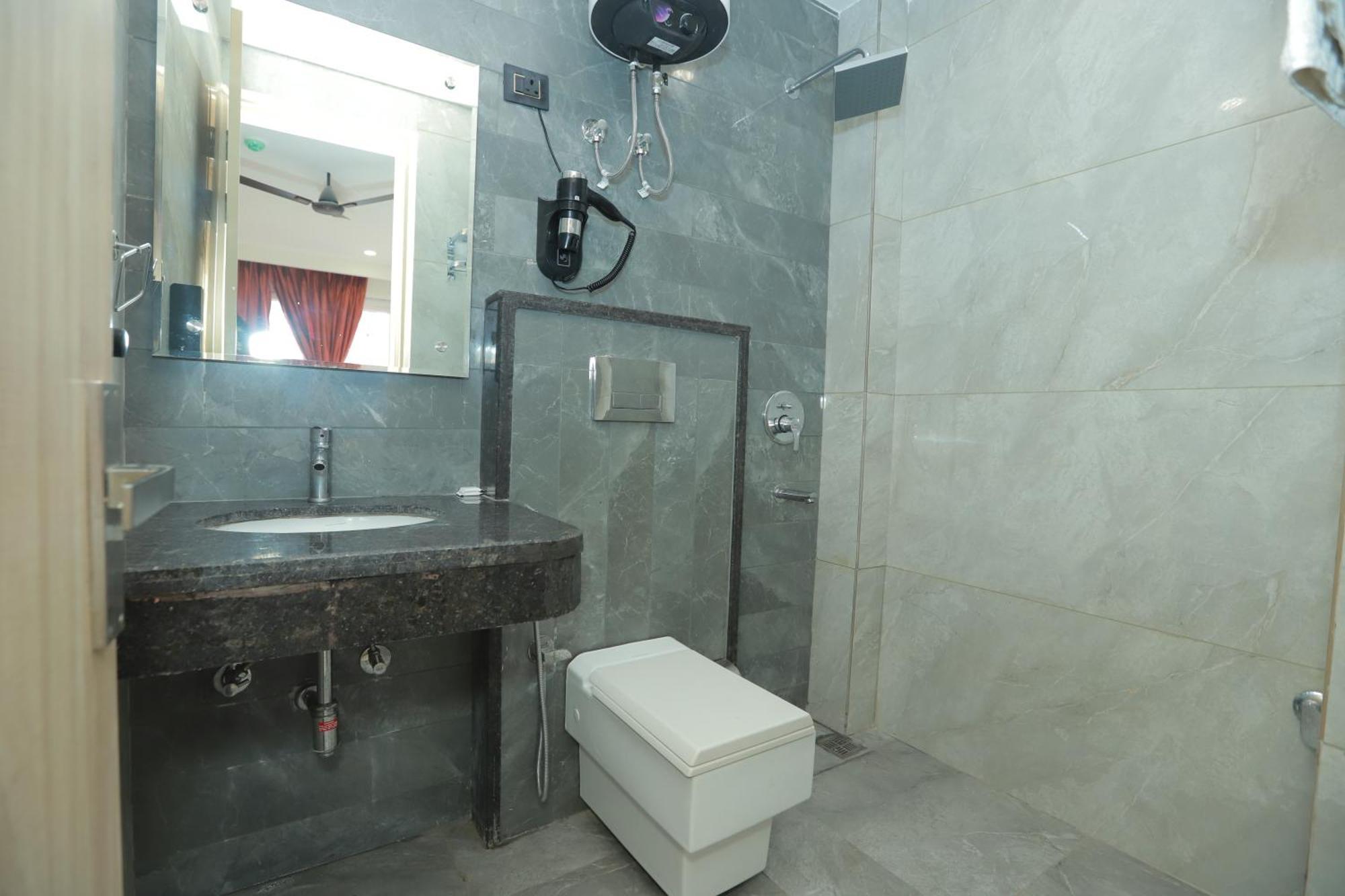 Hotel Zed- Near Airport 4*