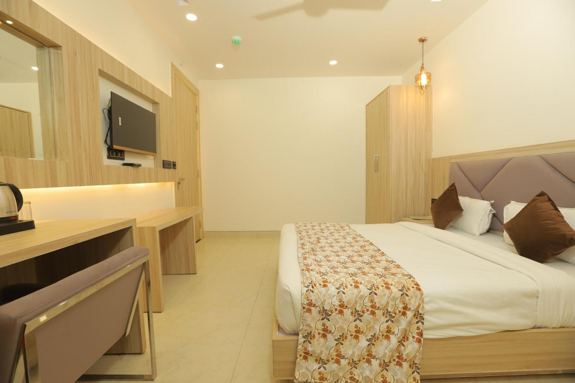 Hotel Zed- Near Airport 4*