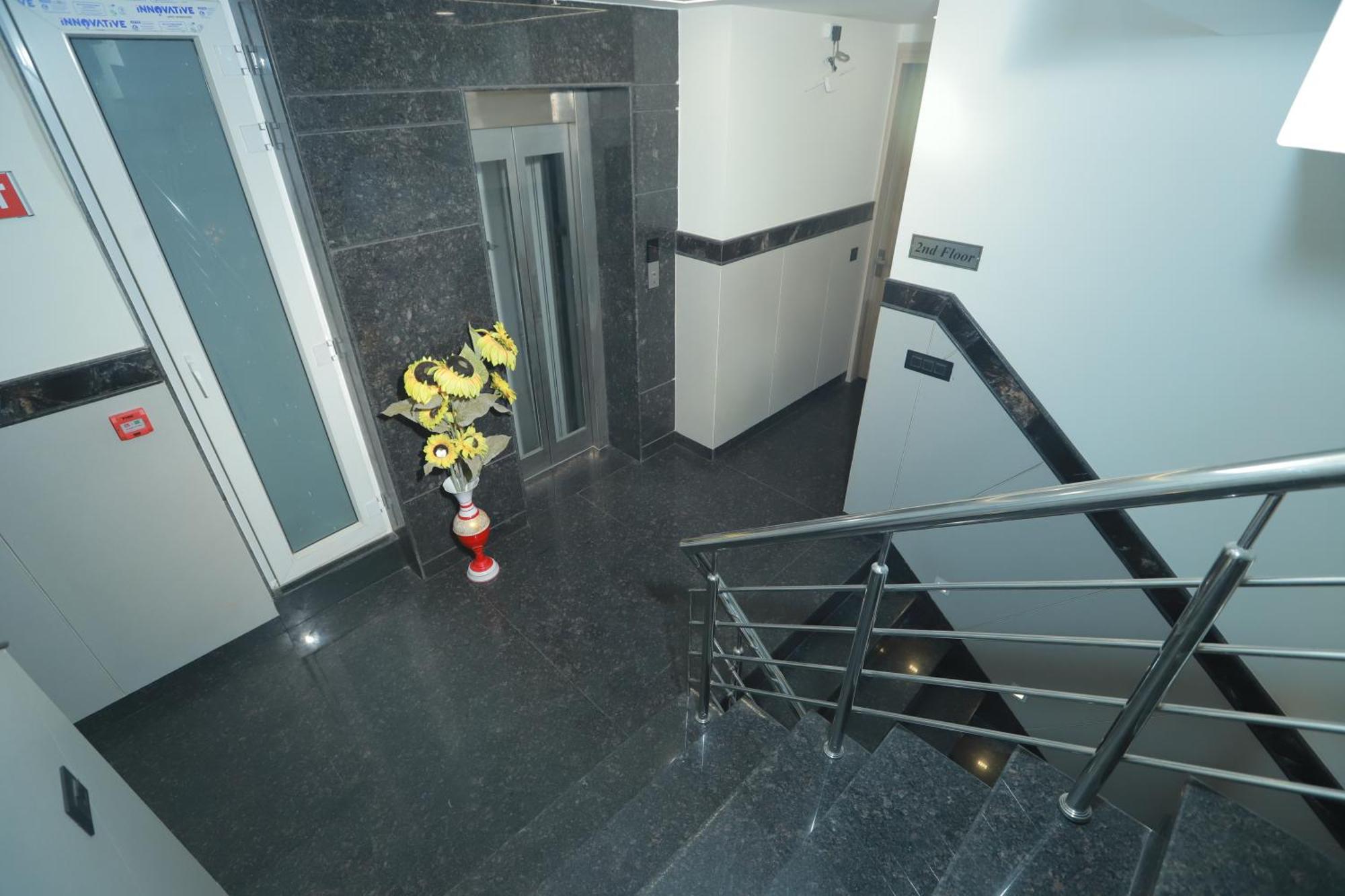 Zed- Near Airport 4*