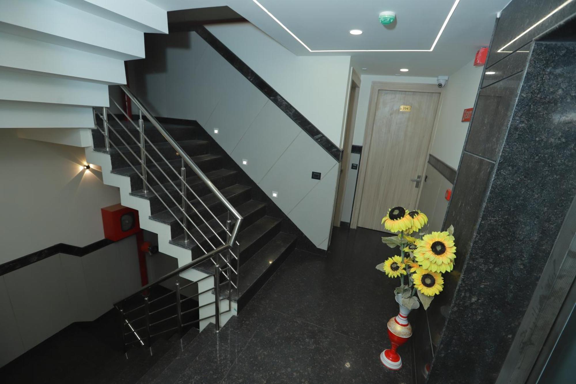 Hotel Zed- Near Airport