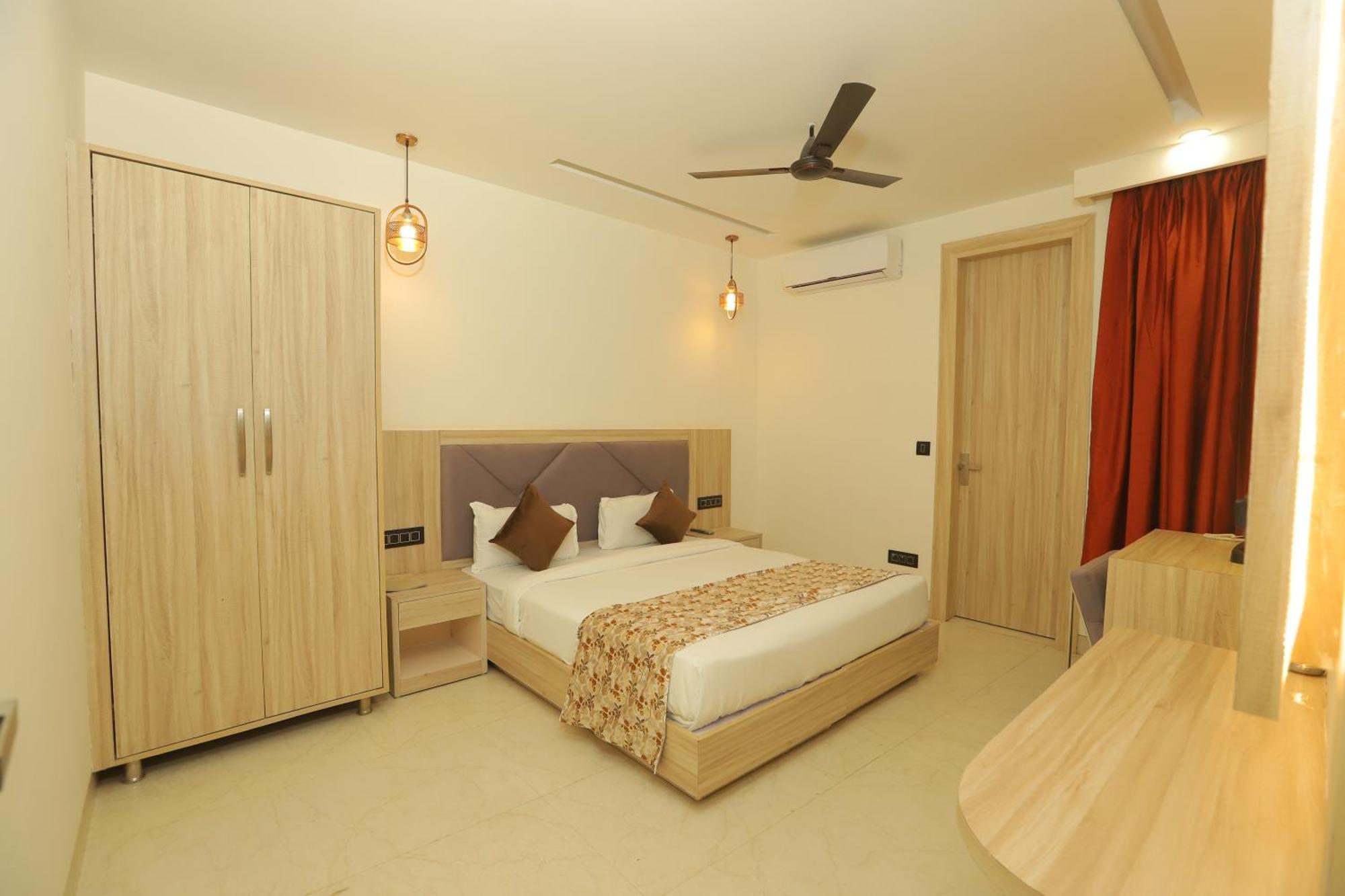 Hotel Zed- Near Airport 4*